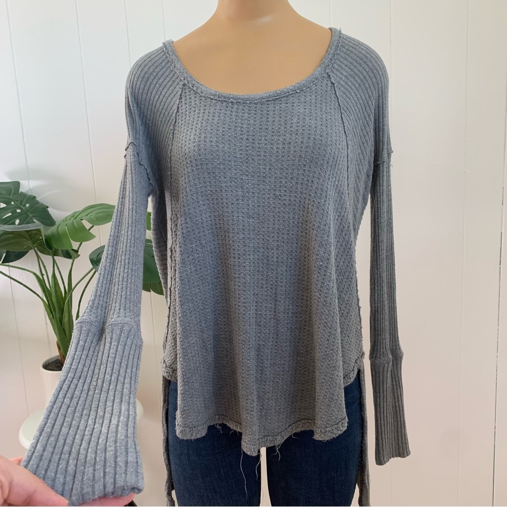 Free People Gray Waffle Knit  Long Sleeve High Low Thermal Top Size Small